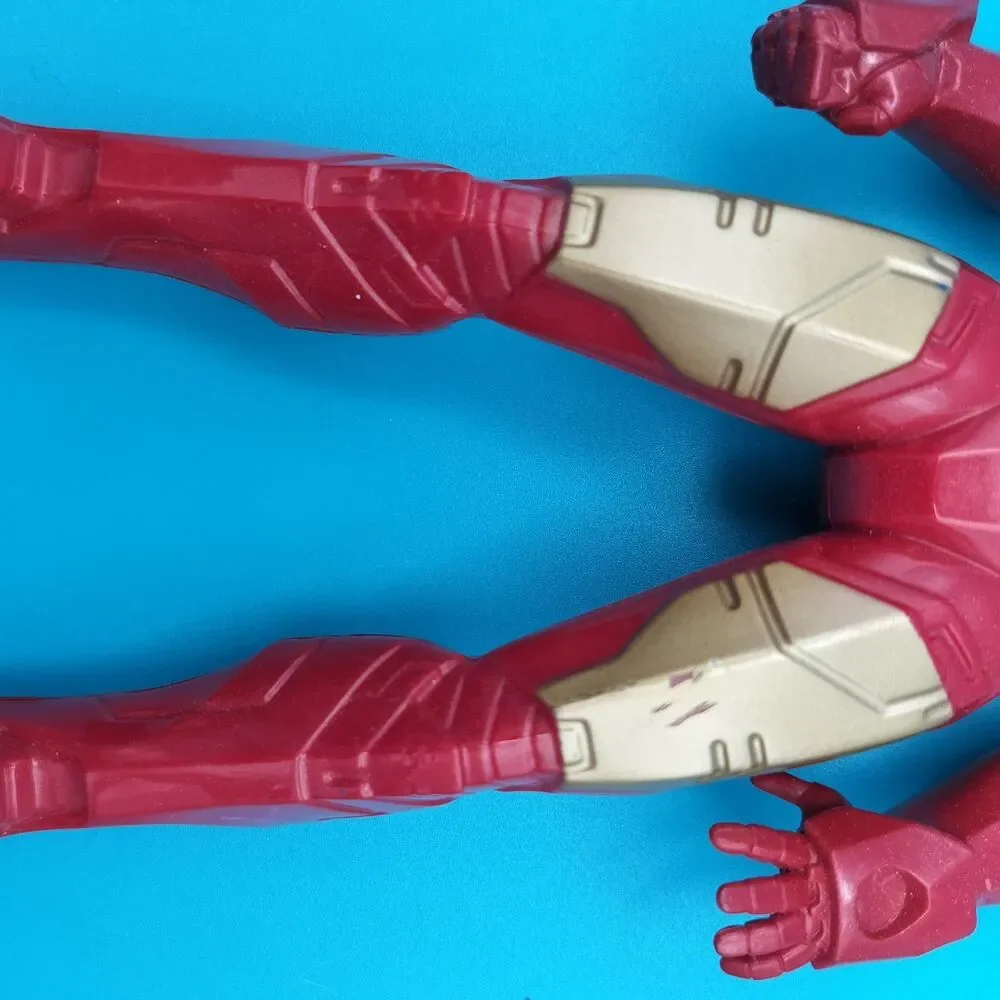 Hasbro Marvel Iron Man Action Figure 2019 Red Gold Blue 8.5